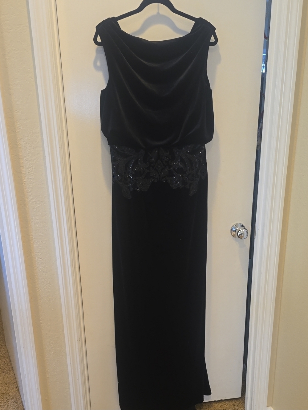 Tadashi Shoji Black Velvet Beaded Waist Maxi Dress 12